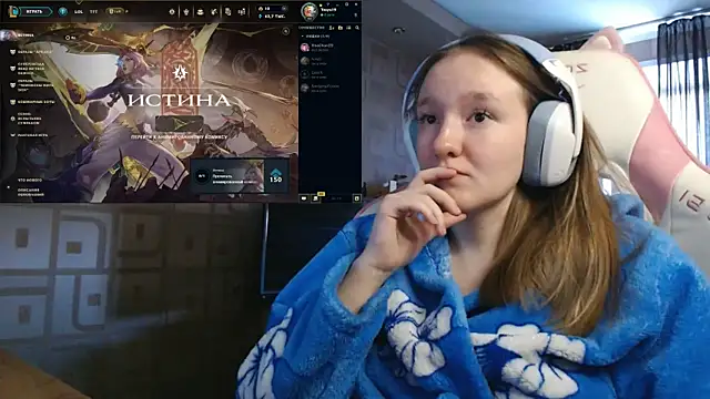 MoonlishSiren online show from September 2025 12:21:02 PM