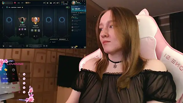 MoonlishSiren online show from October 2025 08:18:01 PM