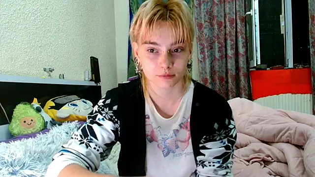 Sophie Bell online show from May 2026 06:24:01 PM