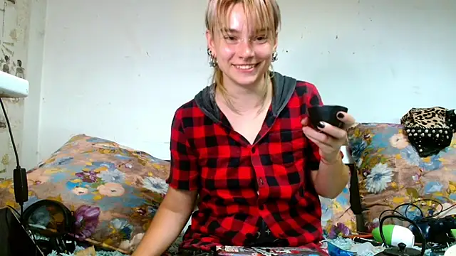 Sophie Bell online show from June 2026 05:23:01 PM
