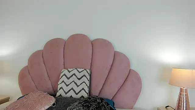 Nicole Paradise online show from November 2025 12:27:02 PM