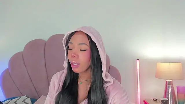 Nicole Paradise online show from December 2025 12:47:02 PM