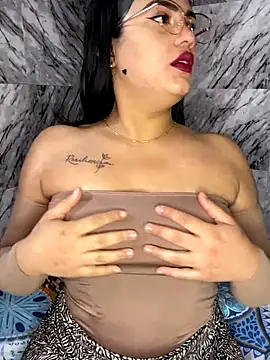 Cumming Tiffani online show from December 2025 01:09:02 PM