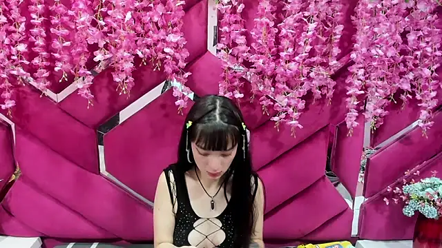 Aurora 18 online show from February 2025 09:15:01 PM