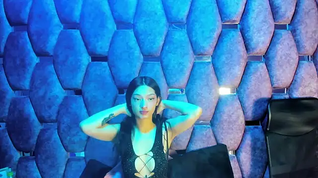 Aurora 18 online show from October 2025 02:18:02 PM