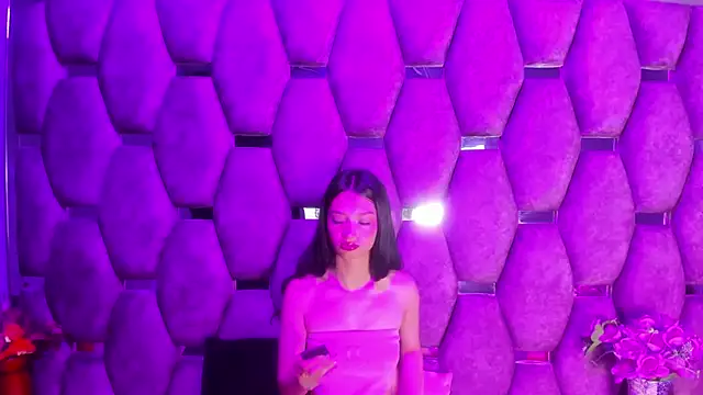 Aurora 18 online show from November 2025 02:41:02 PM