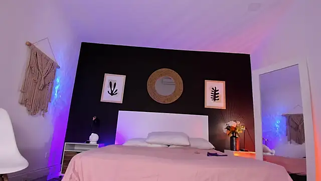 VioletPaket online show from September 2025 11:37:02 AM