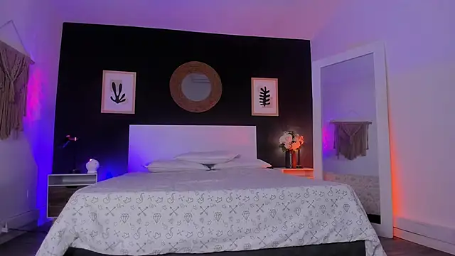 VioletPaket online show from November 2025 11:42:02 AM