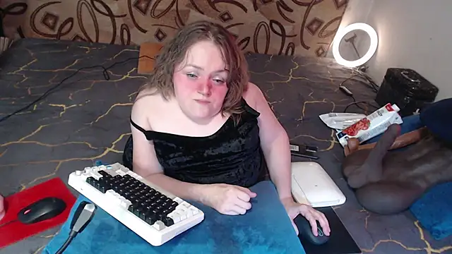 Snapshot of MiniNatalie chatting on March 2025 06:06:02 AM MiniNatalie online show from March 2025 06:06:02 AM