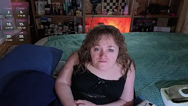 Snapshot of MiniNatalie chatting on November 2025 02:06:02 PM MiniNatalie online show from November 2025 02:06:02 PM