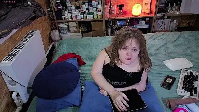 Snapshot of MiniNatalie chatting on November 2025 07:19:02 AM MiniNatalie online show from November 2025 07:19:02 AM