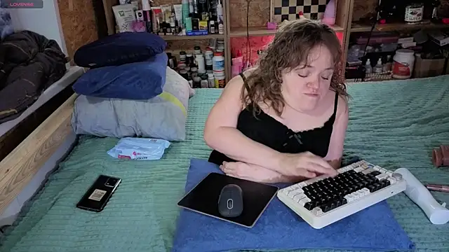 Snapshot of MiniNatalie chatting on December 2025 12:43:02 PM MiniNatalie online show from December 2025 12:43:02 PM