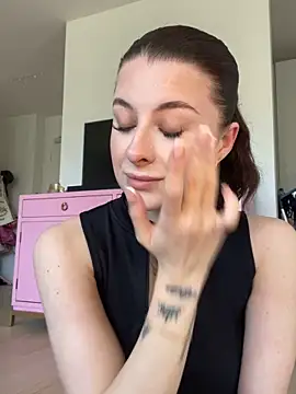 Mia-Minou online show from March 2026 11:17:01 AM