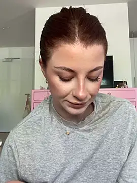 Mia-Minou online show from April 2026 07:39:01 AM