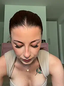 Snapshot of Mia-Minou chatting on July 2026 08:42:01 AM Mia-Minou online show from July 2026 08:42:01 AM