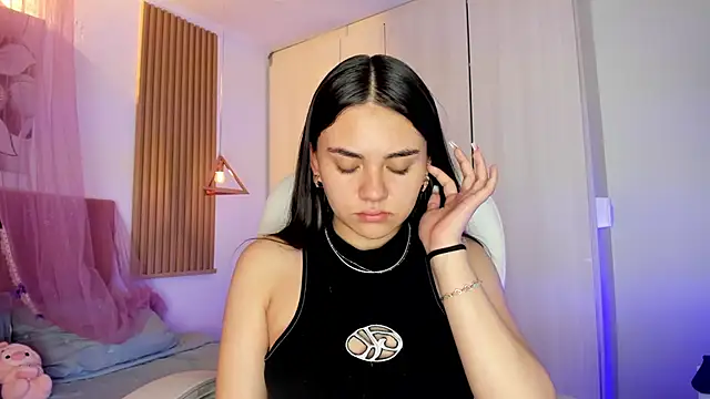 mia nevaeh online show from March 2026 08:37:01 PM