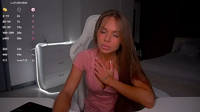 Evelinka online show from November 2025 02:17:01 PM