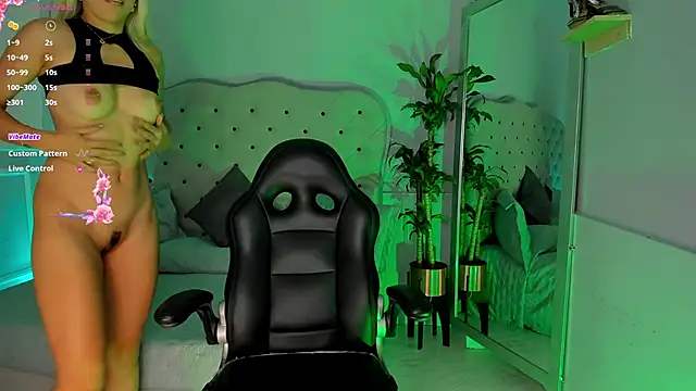 Snapshot of charlotte__grey chatting on January 2025 09:16:01 PM charlotte grey online show from January 2025 09:16:01 PM