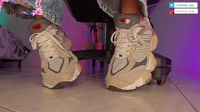 Snapshot of charlotte__grey chatting on October 2025 08:29:01 PM charlotte grey online show from October 2025 08:29:01 PM