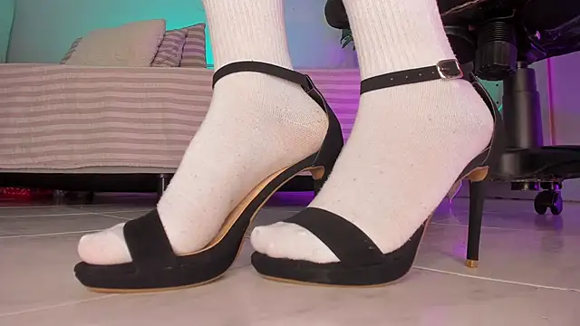 Snapshot of charlotte__grey chatting on October 2025 08:35:01 AM charlotte grey online show from October 2025 08:35:01 AM