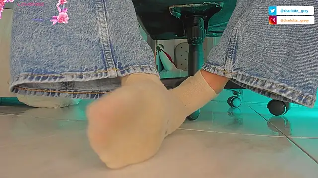 Snapshot of charlotte__grey chatting on November 2025 08:21:01 PM charlotte grey online show from November 2025 08:21:01 PM