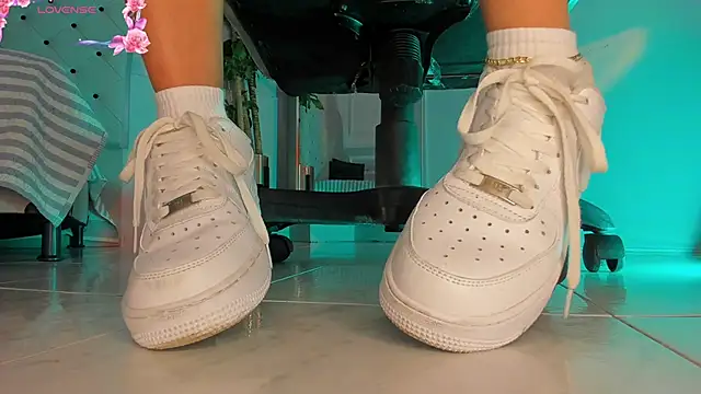 charlotte  grey online show from January 2026 07:45:01 PM