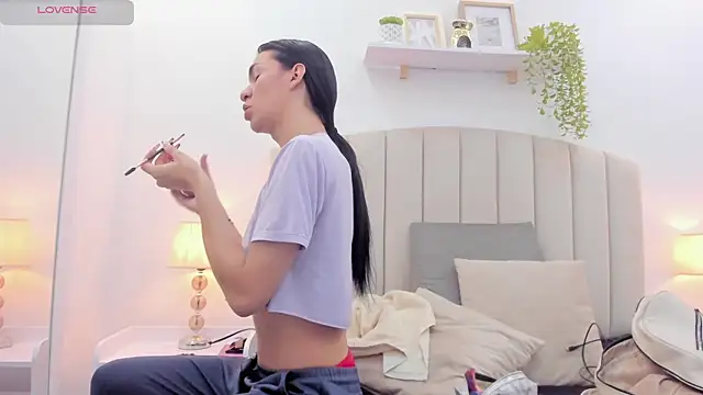 Mia thompson 19 online show from September 2025 08:11:02 PM