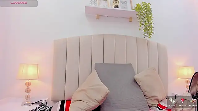 Mia thompson 19 online show from September 2025 10:01:02 PM