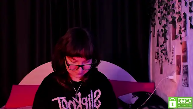 dreamgirllovee online show from November 2025 05:02:01 AM