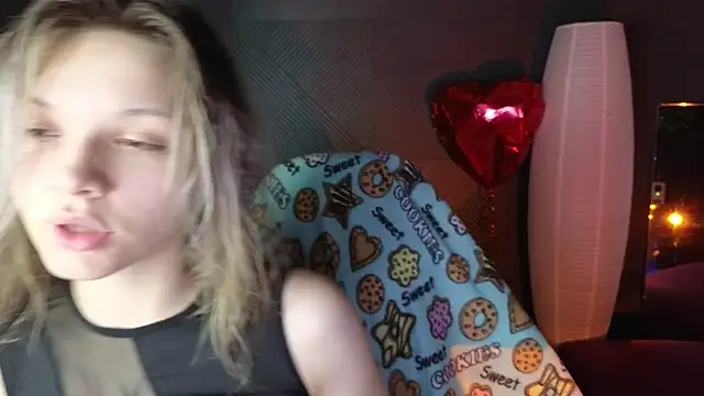 LitaBrom online show from March 2025 01:10:01 AM