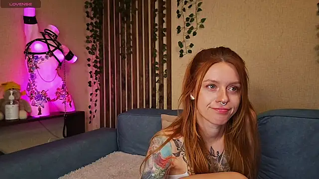 Snapshot of _SweetFox_ chatting on September 2025 12:55:01 AM SweetFox online show from September 2025 12:55:01 AM