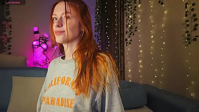 Snapshot of _SweetFox_ chatting on November 2025 07:24:01 PM SweetFox online show from November 2025 07:24:01 PM