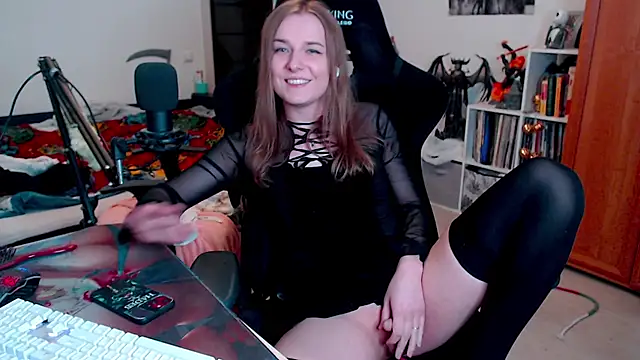 Snapshot of stellablondy chatting on December 2024 02:55:01 PM stellablondy online show from December 2024 02:55:01 PM