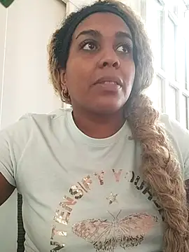 ELLA KELLY online show from December 2025 01:08:01 PM