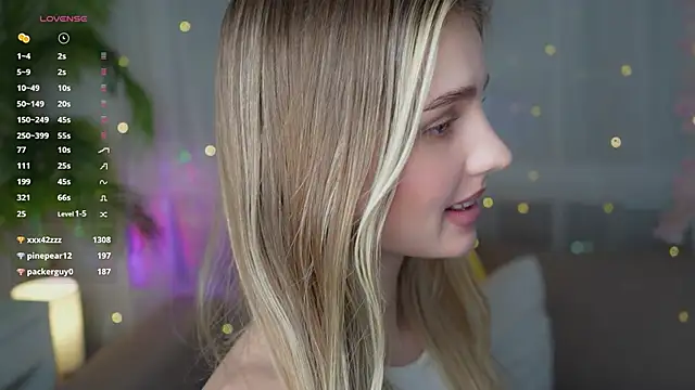 Snapshot of Fluffy-Angel chatting on December 2024 02:49:02 PM Fluffy-Angel online show from December 2024 02:49:02 PM