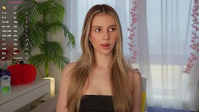 Snapshot of Fluffy-Angel chatting on March 2025 08:41:02 AM Fluffy-Angel online show from March 2025 08:41:02 AM