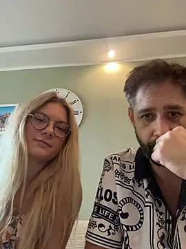 Curvyloveandhim online show from August 2026 12:32:02 PM