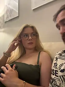 Curvyloveandhim online show from August 2026 10:33:02 PM