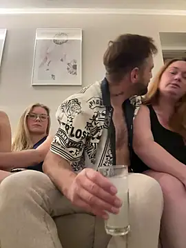 Curvyloveandhim online show from August 2026 10:34:02 PM
