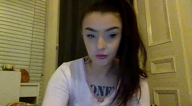 Snapshot of LucyLuxee19 chatting on December 2024 05:39:01 PM LucyLuxee19 online show from December 2024 05:39:01 PM