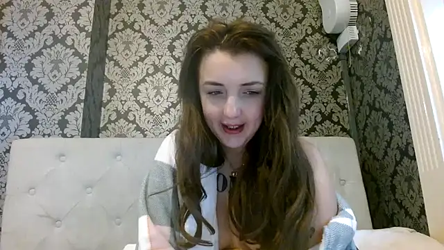 Snapshot of LucyLuxee19 chatting on January 2025 09:24:02 AM LucyLuxee19 online show from January 2025 09:24:02 AM