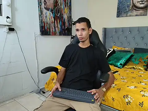 Snapshot of tonny_23cm_ chatting on October 2025 07:47:02 PM tonny 23cm online show from October 2025 07:47:02 PM