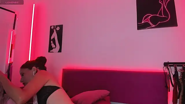 Snapshot of Little_Naughtty chatting on February 2025 02:21:01 PM Little Naughtty online show from February 2025 02:21:01 PM