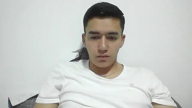 Snapshot of Estebitan_vm chatting on October 2025 05:02:02 AM Estebitan vm online show from October 2025 05:02:02 AM