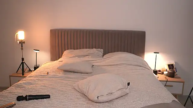 arielbell  online show from April 2026 10:06:01 AM