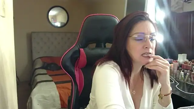 Carol Scottt online show from April 2026 07:01:01 PM