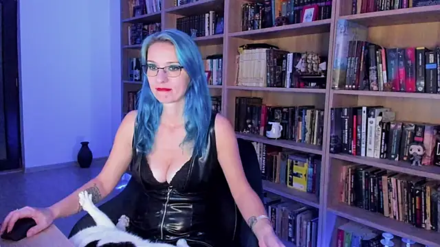 Queen of Hearts1 online show from November 2025 08:42:02 PM