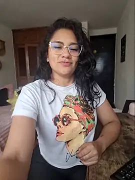 Thaliacooper  online show from September 2025 05:35:01 PM