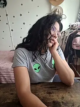 Thaliacooper  online show from November 2025 06:30:02 PM