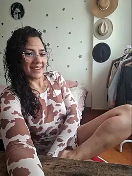 Thaliacooper  online show from December 2025 05:40:02 PM